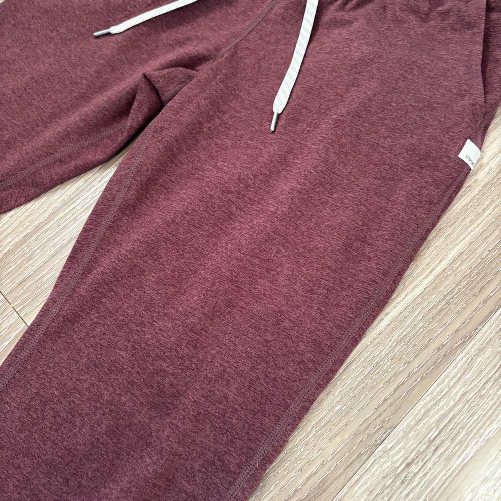 Vuori Dream Knit Performance Jogger in Elderberry Heather - Picture 5 of 9